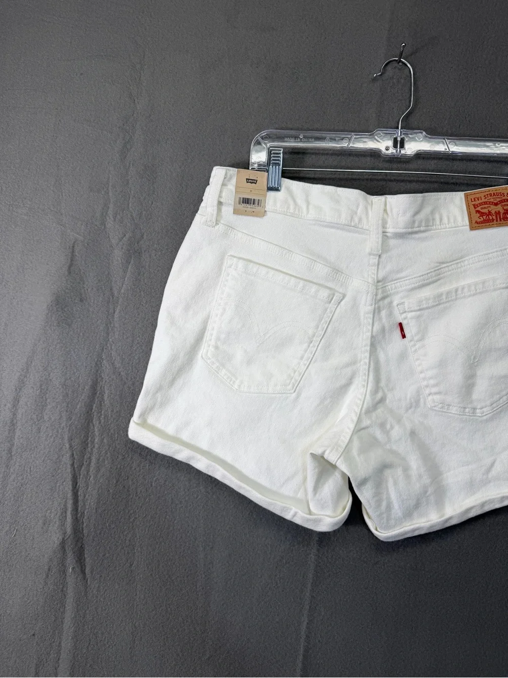 NWT 31 Levi’s Classic mid length shorts White Shorts - Picture 7 of 16